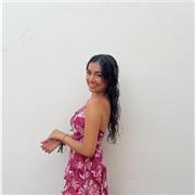 Estudiantes de medicina. Título de inglés de C1. He vivido varios veranos en Inglaterra además de hacer campamentos allí